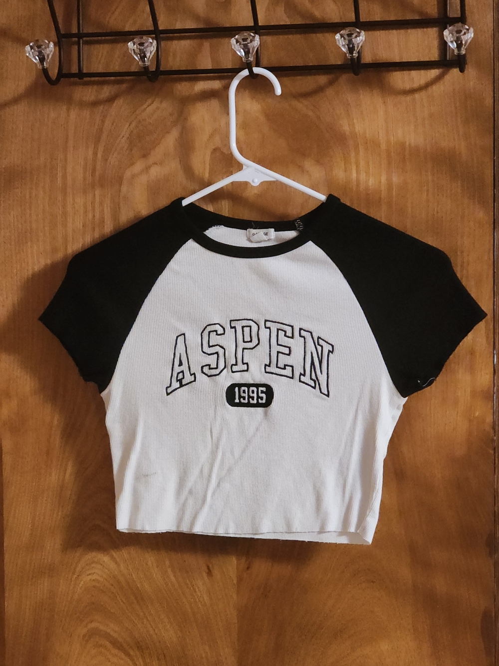 Aspen 1995 Black & White Raglan Crop Top - Picture 2 of 3